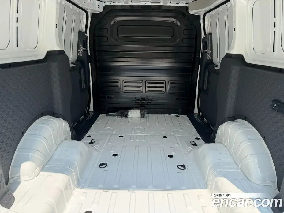 Kia PV5 2026 2.0 автомат (гидро), фото 14