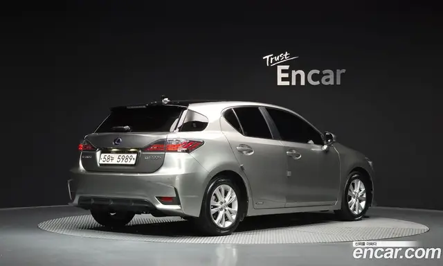 Lexus CT200h 2017 1.8 автомат (гидро), миниатюра 2