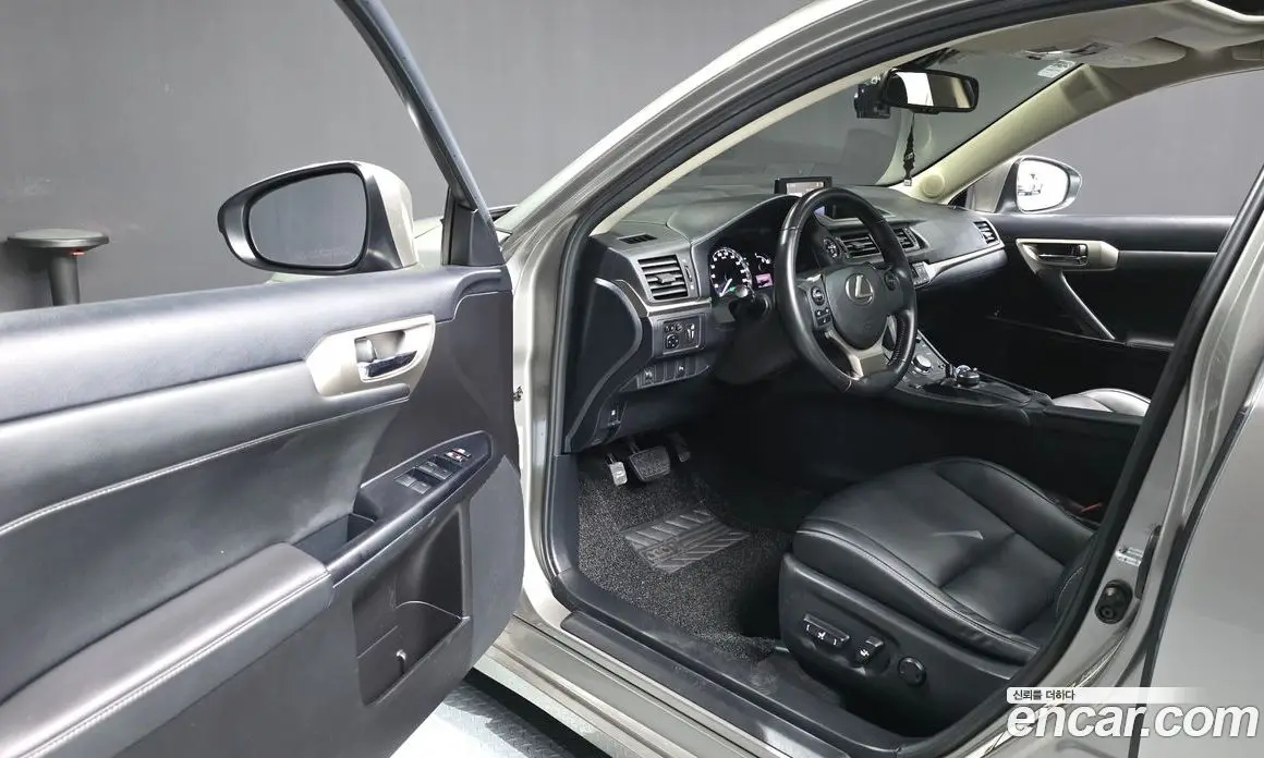 Lexus CT200h 2017 1.8 автомат (гидро), фото 10