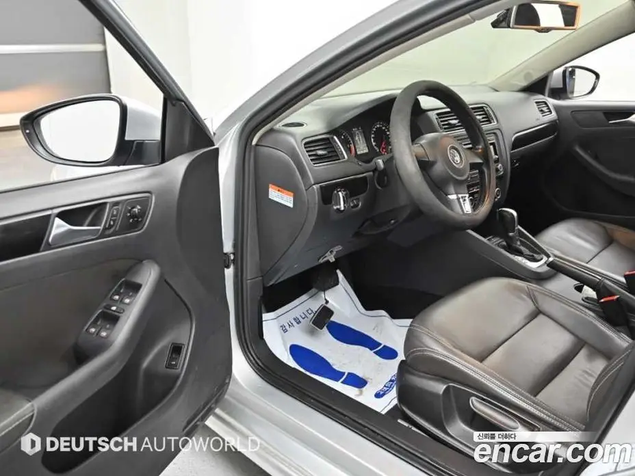 Volkswagen Jetta 2011 2.0 автомат (гидро), фото 11