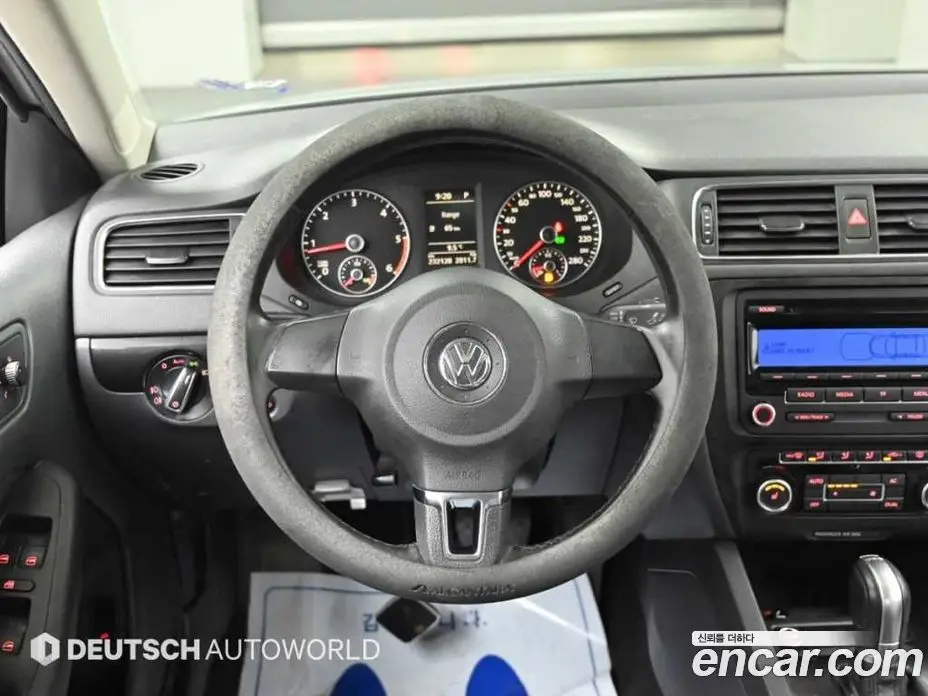 Volkswagen Jetta 2011 2.0 автомат (гидро), фото 13