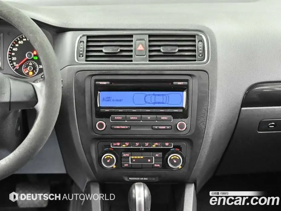 Volkswagen Jetta 2011 2.0 автомат (гидро), фото 14