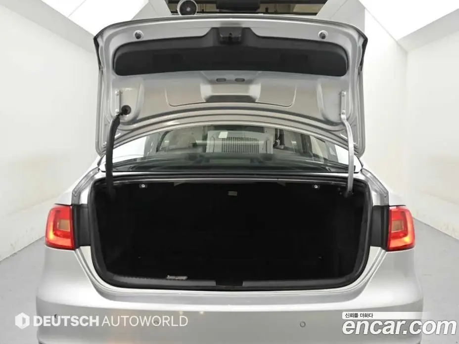 Volkswagen Jetta 2011 2.0 автомат (гидро), фото 19