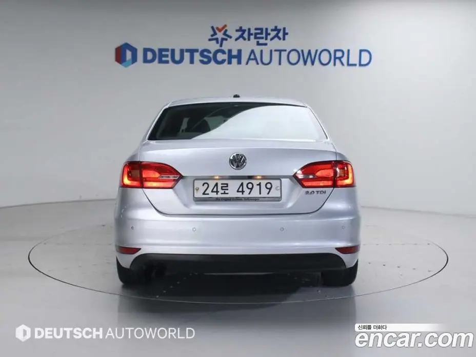 Volkswagen Jetta 2011 2.0 автомат (гидро), фото 4
