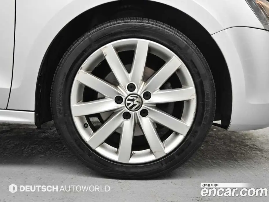 Volkswagen Jetta 2011 2.0 автомат (гидро), фото 5
