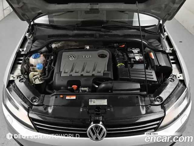 Volkswagen Jetta 2011 2.0 автомат (гидро), миниатюра 6