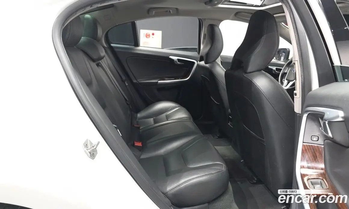 Volvo S60 2016 2.0 автомат (гидро), фото 12 Volvo S60 2016 2.0 автомат (гидро), фото 12