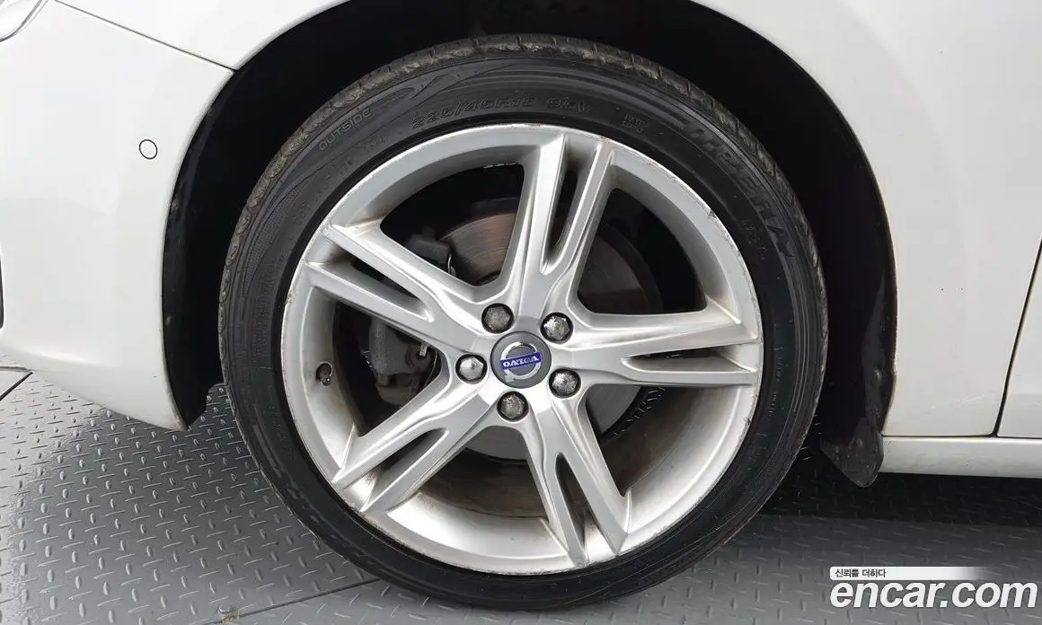 Volvo S60 2016 2.0 автомат (гидро), фото 5 Volvo S60 2016 2.0 автомат (гидро), фото 5