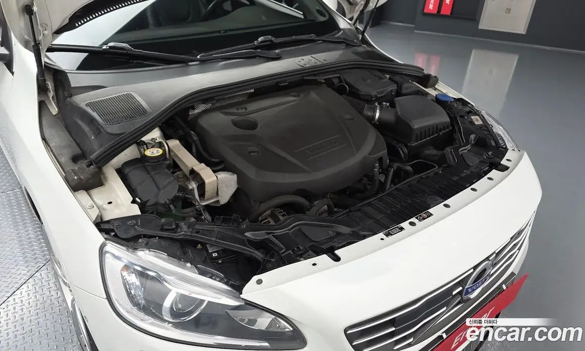 Volvo S60 2016 2.0 автомат (гидро), фото 6 Volvo S60 2016 2.0 автомат (гидро), фото 6