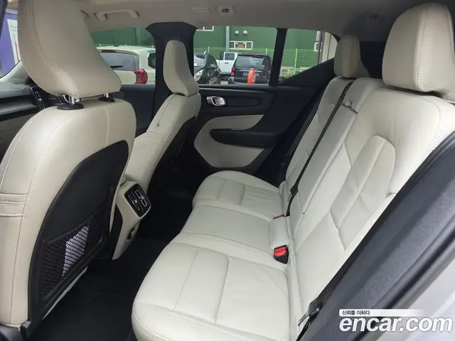 Volvo XC40 2022 2.0 автомат (гидро), миниатюра 10 Volvo XC40 2022 2.0 автомат (гидро), миниатюра 10