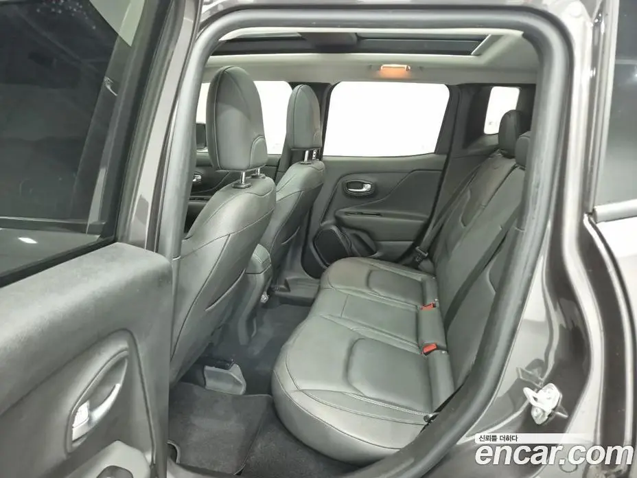 Jeep Renegade 2021 2.4 автомат (гидро), фото 12 Jeep Renegade 2021 2.4 автомат (гидро), фото 12