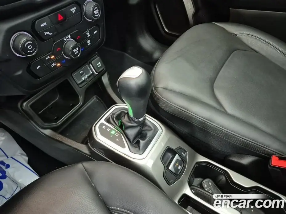 Jeep Renegade 2021 2.4 автомат (гидро), фото 8 Jeep Renegade 2021 2.4 автомат (гидро), фото 8