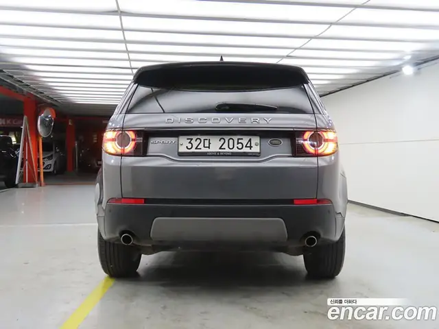 Land Rover Discovery Sport 2017 2.0 автомат (гидро), миниатюра 3