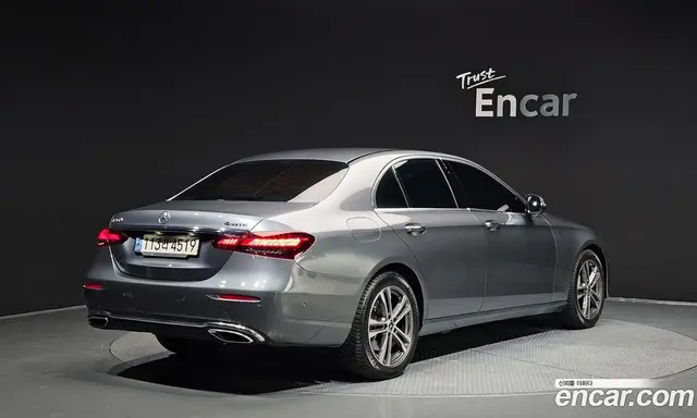 Mercedes-Benz E-Class 2022 2.0 автомат (гидро), миниатюра 2