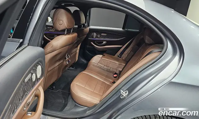 Mercedes-Benz E-Class 2022 2.0 автомат (гидро), миниатюра 12