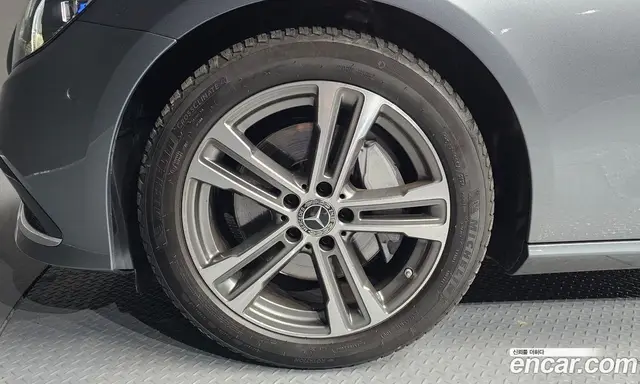 Mercedes-Benz E-Class 2022 2.0 автомат (гидро), миниатюра 5
