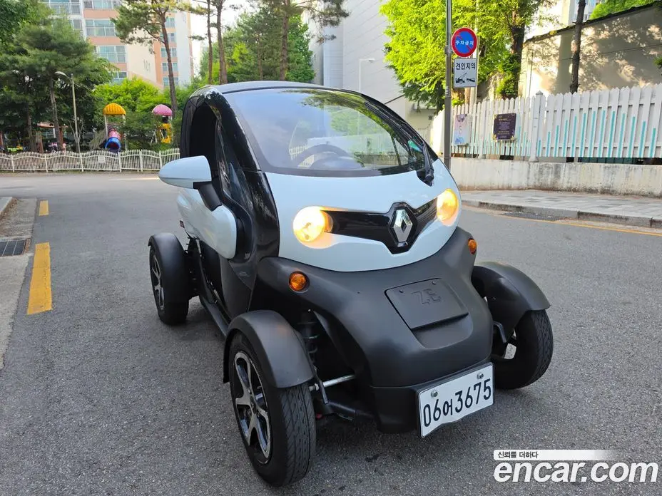 Renault (Samsung) Twizy 2017 0.1 автомат (гидро), фото 1 Renault (Samsung) Twizy 2017 0.1 автомат (гидро), фото 1