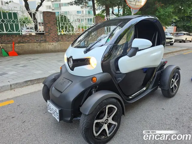 Renault (Samsung) Twizy 2017 0.1 автомат (гидро), миниатюра 11 Renault (Samsung) Twizy 2017 0.1 автомат (гидро), миниатюра 11