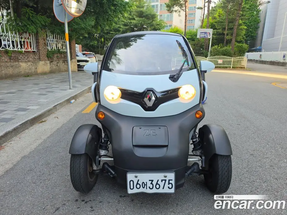 Renault (Samsung) Twizy 2017 0.1 автомат (гидро), фото 3 Renault (Samsung) Twizy 2017 0.1 автомат (гидро), фото 3
