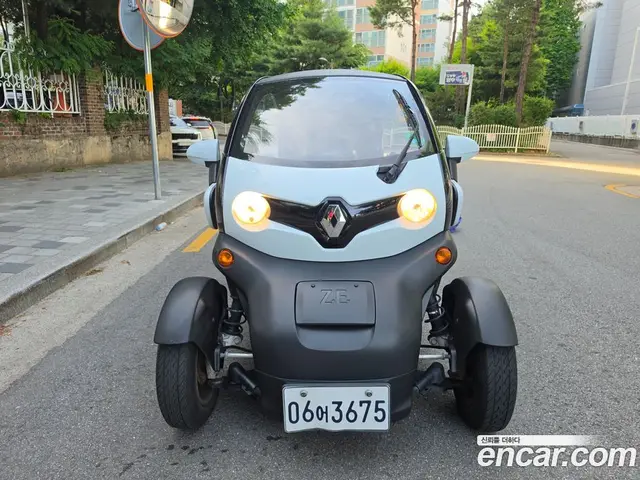 Renault (Samsung) Twizy 2017 0.1 автомат (гидро), миниатюра 3 Renault (Samsung) Twizy 2017 0.1 автомат (гидро), миниатюра 3