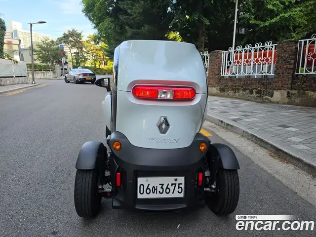 Renault (Samsung) Twizy 2017 0.1 автомат (гидро), миниатюра 4 Renault (Samsung) Twizy 2017 0.1 автомат (гидро), миниатюра 4