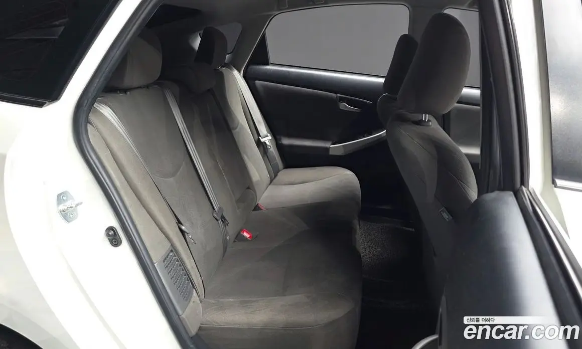 Toyota Prius 2015 1.8 автомат (гидро), фото 11 Toyota Prius 2015 1.8 автомат (гидро), фото 11