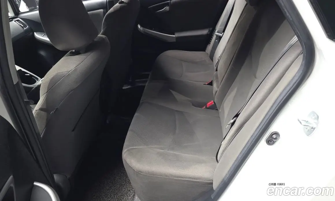 Toyota Prius 2015 1.8 автомат (гидро), фото 12 Toyota Prius 2015 1.8 автомат (гидро), фото 12