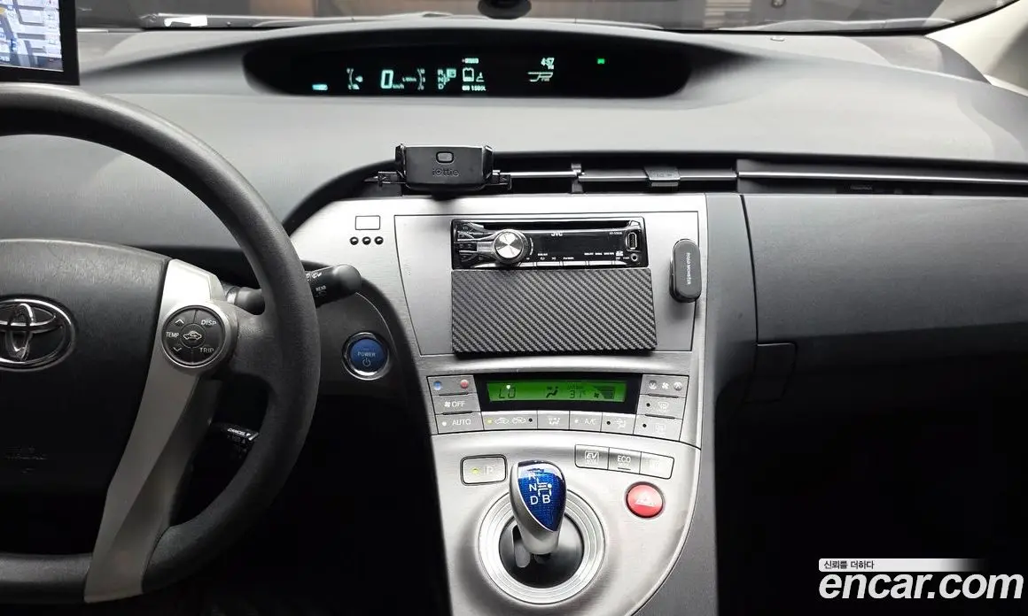 Toyota Prius 2015 1.8 автомат (гидро), фото 14 Toyota Prius 2015 1.8 автомат (гидро), фото 14