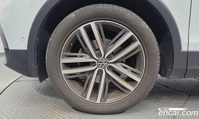 Volkswagen Tiguan 2022 2.0 автомат (гидро), миниатюра 5 Volkswagen Tiguan 2022 2.0 автомат (гидро), миниатюра 5