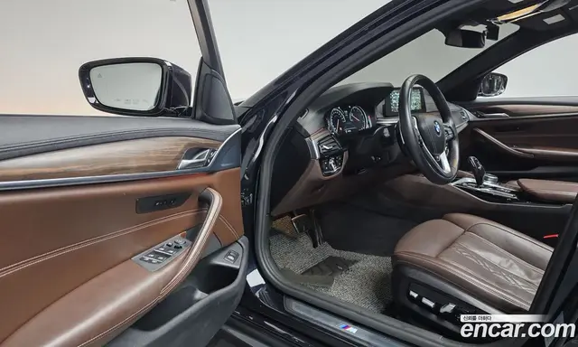BMW 5 серия 2018 2.0 автомат (гидро), миниатюра 9 BMW 5 серия 2018 2.0 автомат (гидро), миниатюра 9