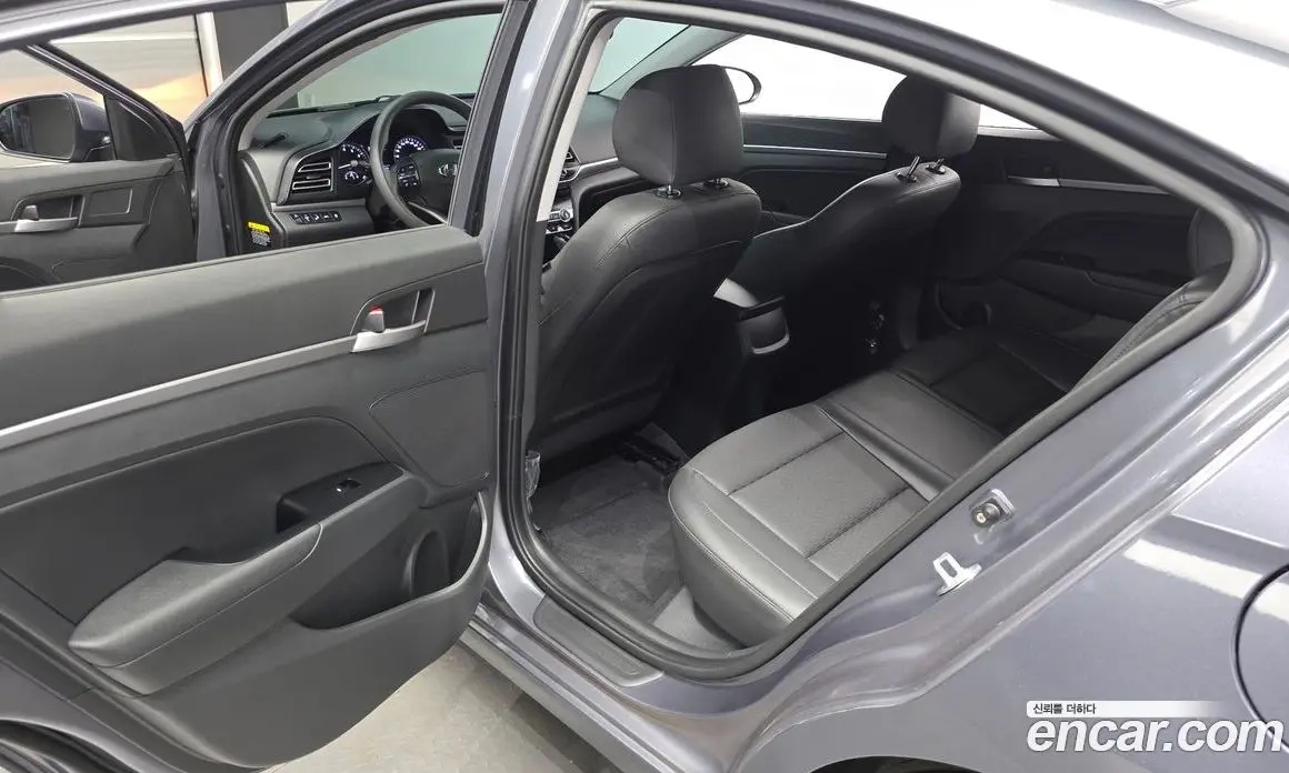 Hyundai Avante 2019 1.6 автомат (гидро), фото 11