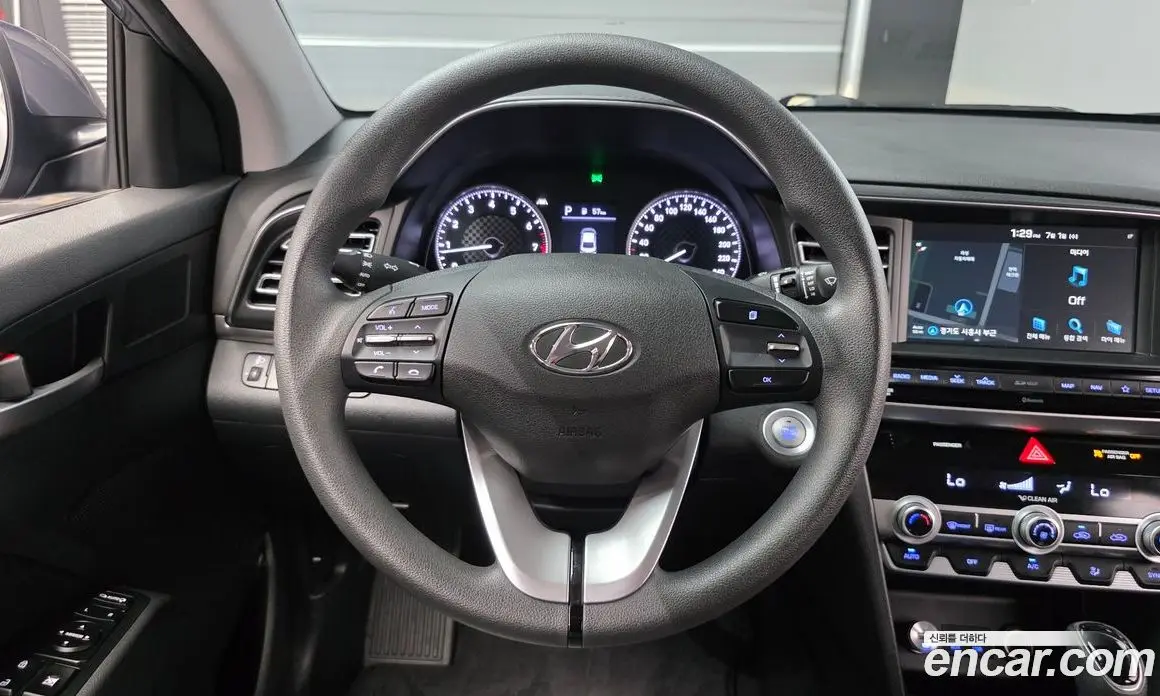 Hyundai Avante 2019 1.6 автомат (гидро), фото 12