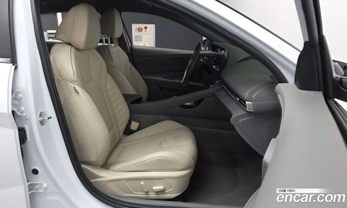 Hyundai Avante 2023 1.6 автомат (гидро), фото 11