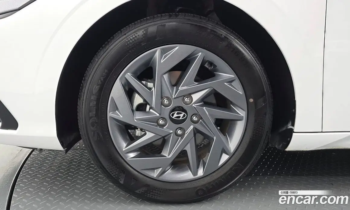 Hyundai Avante 2023 1.6 автомат (гидро), фото 5