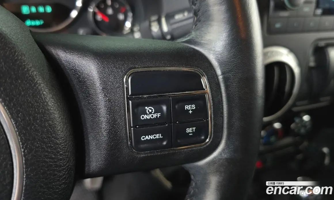 Jeep Wrangler 2011 2.8 автомат (гидро), фото 15 Jeep Wrangler 2011 2.8 автомат (гидро), фото 15