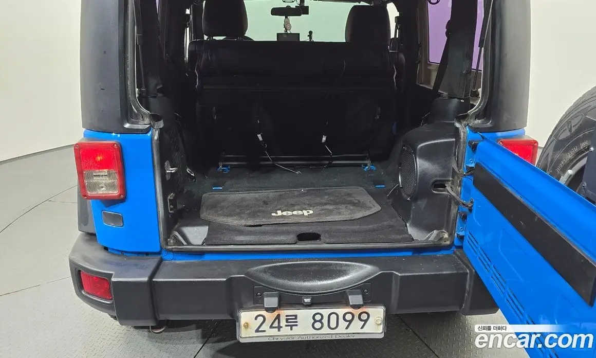 Jeep Wrangler 2011 2.8 автомат (гидро), фото 16 Jeep Wrangler 2011 2.8 автомат (гидро), фото 16