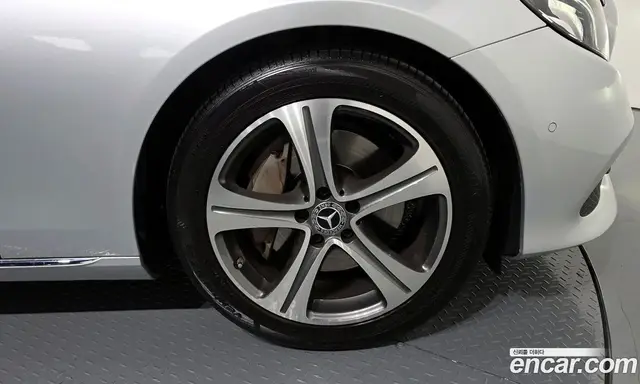 Mercedes-Benz E-Class 2019 2.0 автомат (гидро), миниатюра 5