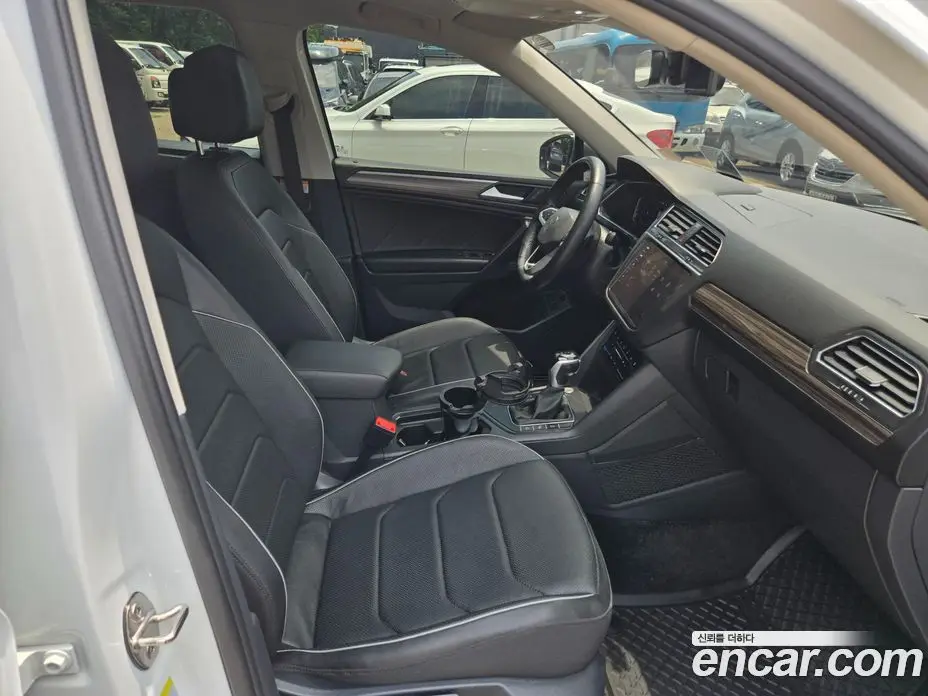 Volkswagen Tiguan 2023 2.0 автомат (гидро), фото 12
