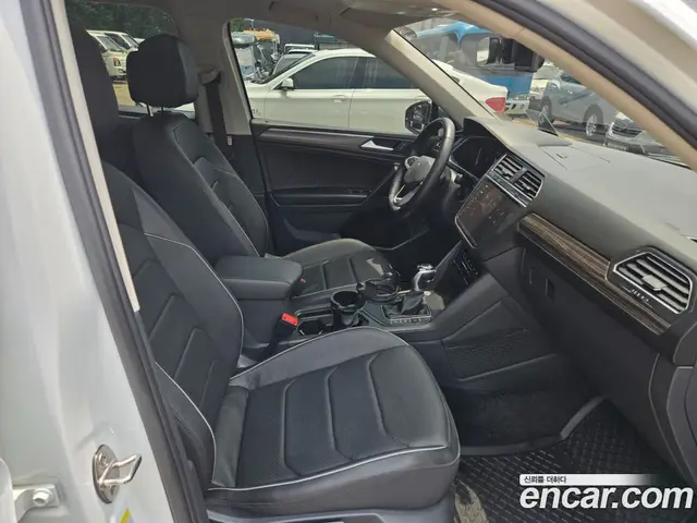 Volkswagen Tiguan 2023 2.0 автомат (гидро), миниатюра 12