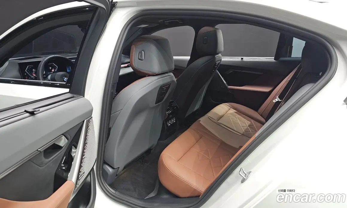 BMW 5 серия 2025 2.0 автомат (гидро), фото 11