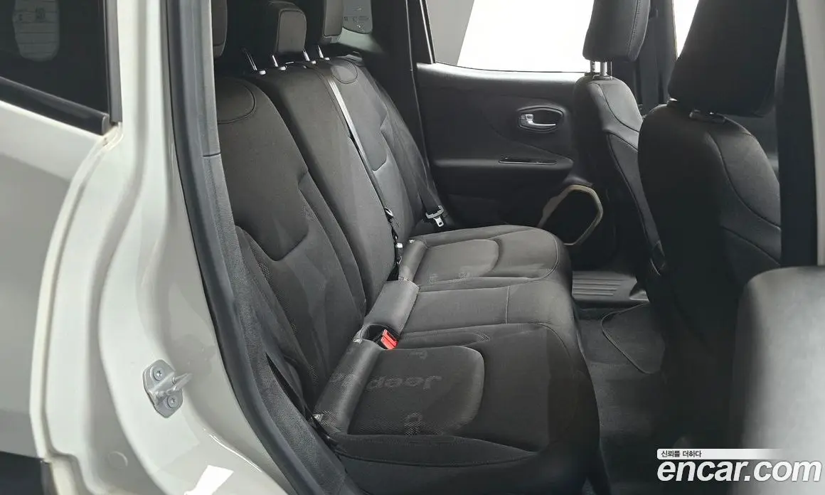 Jeep Renegade 2016 2.4 автомат (гидро), фото 12 Jeep Renegade 2016 2.4 автомат (гидро), фото 12