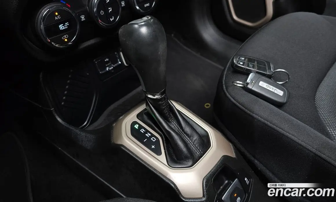 Jeep Renegade 2016 2.4 автомат (гидро), фото 9 Jeep Renegade 2016 2.4 автомат (гидро), фото 9