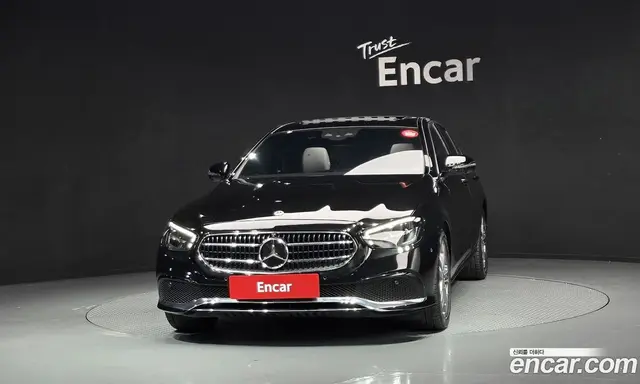 Mercedes-Benz E-Class 2023 2.0 автомат (гидро), миниатюра 2