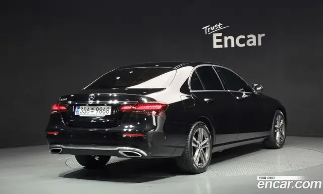 Mercedes-Benz E-Class 2023 2.0 автомат (гидро), миниатюра 3