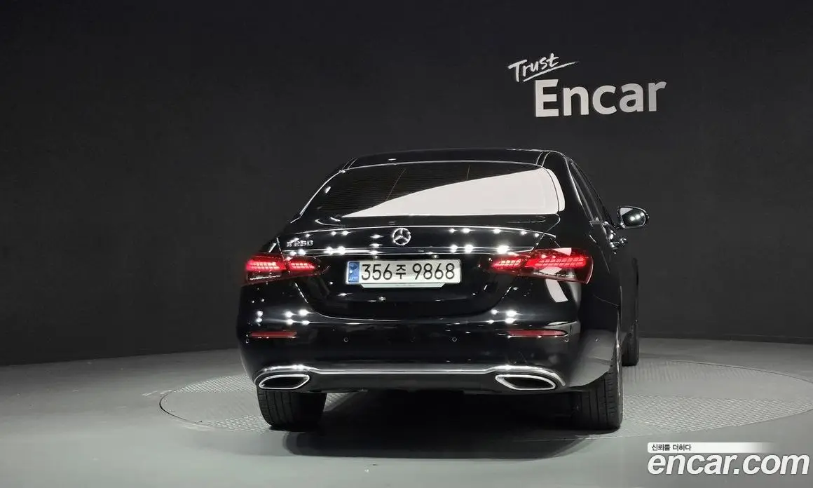 Mercedes-Benz E-Class 2023 2.0 автомат (гидро), фото 4
