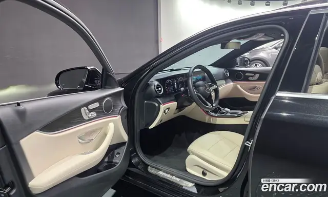 Mercedes-Benz E-Class 2023 2.0 автомат (гидро), миниатюра 8