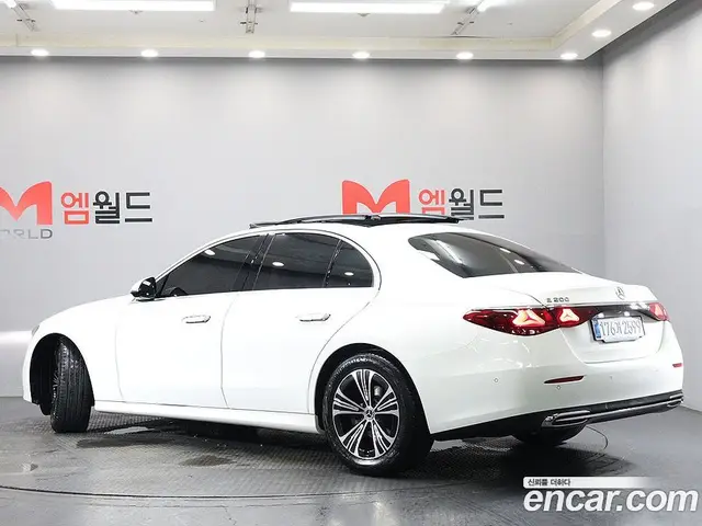 Mercedes-Benz E-Class 2025 2.0 автомат (гидро), миниатюра 4