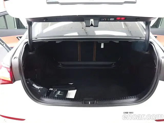 Mercedes-Benz E-Class 2025 2.0 автомат (гидро), миниатюра 5
