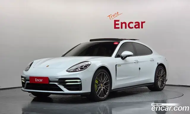 Porsche Panamera, 2023, 15 892 км