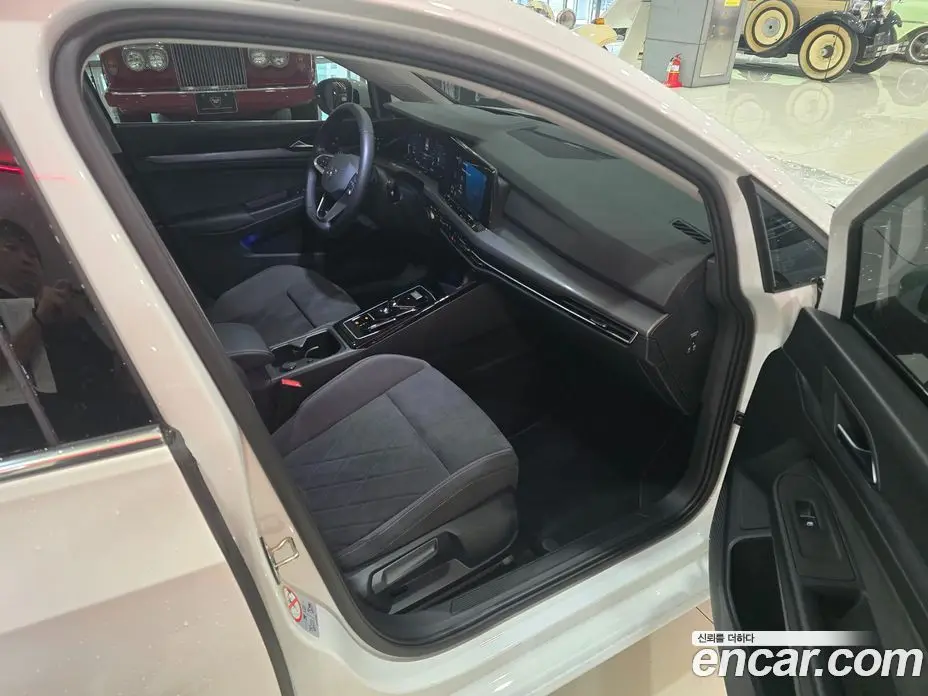 Volkswagen Golf 2023 2.0 автомат (гидро), фото 19 Volkswagen Golf 2023 2.0 автомат (гидро), фото 19
